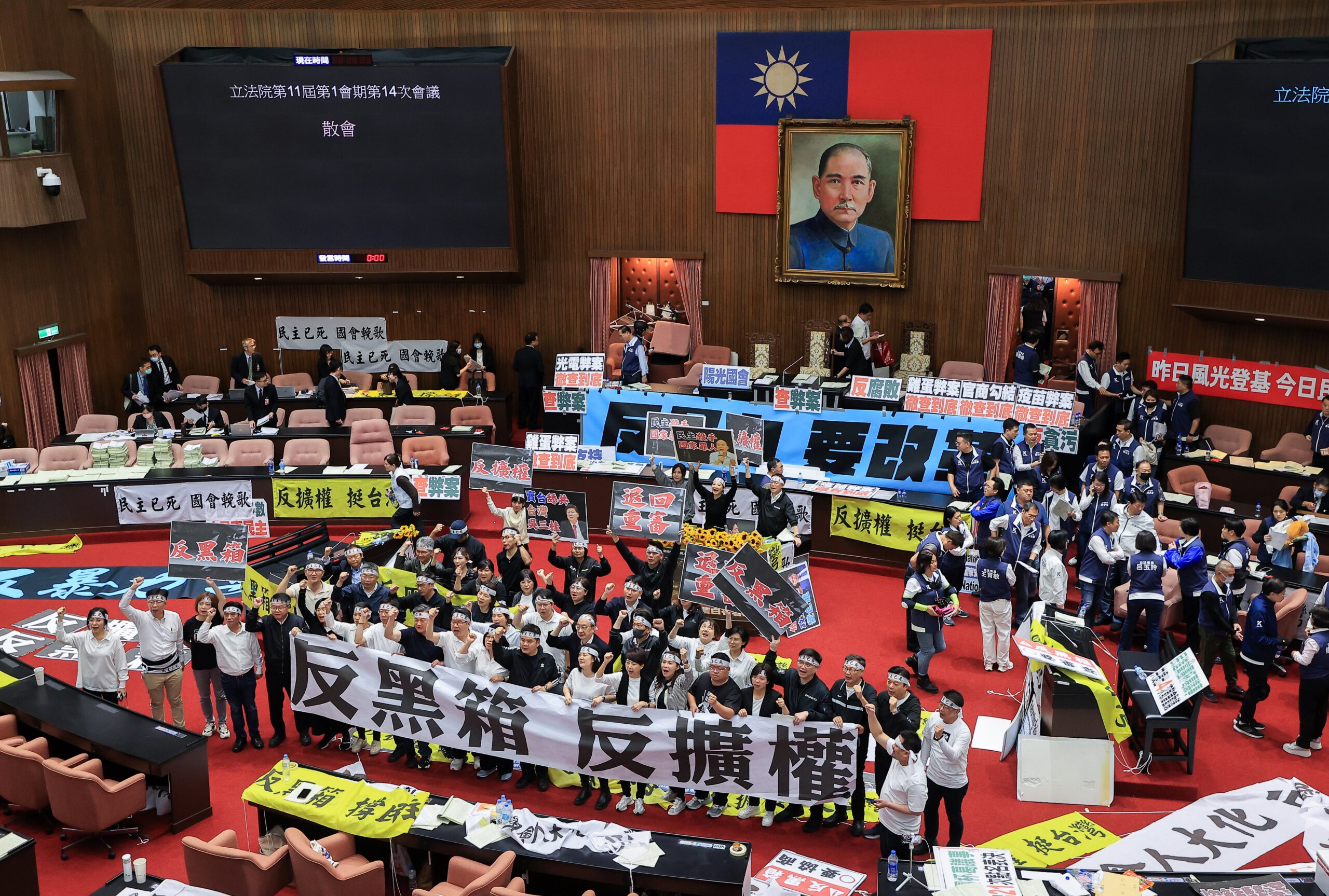 將被撕裂的台灣社會——藍綠白黨爭「新常態」